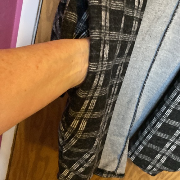 Black And White Cozy Round Hem Cardi Jacket with POCKETS - Picture 15 of 17